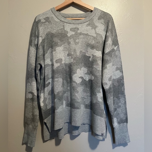 Eddie Bauer Women Long Sleeves Camouflage Sweater - Picture 3 of 11